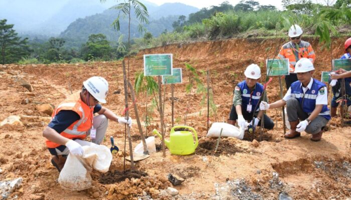 Resmikan Taman Reklamasi Padayo, Kadis ESDM : IUP PT Semen Padang Paling Disiplin