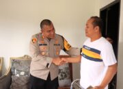 Peduli Terhadap Anggota, Kapolres Solok Kota Abdus Syukur Felani dan PJU Jenguk Dua Personel yang Sakit