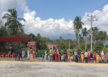 Pasangan Eka Putra dan Ahmad Fadly menggelar kampanye pertama di kawasan Sungai Tarab dengan bersilatruahmi bersama para kelompok tani.