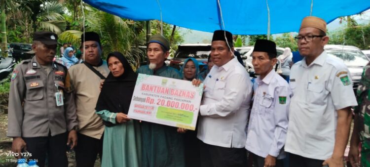 Baznas Padang Pariaman membantu memperbaiki tempat tinggal orang tua Nia Kurnia Sari (18), penjual gorengan yang ditemukan tewas terkubur. IST