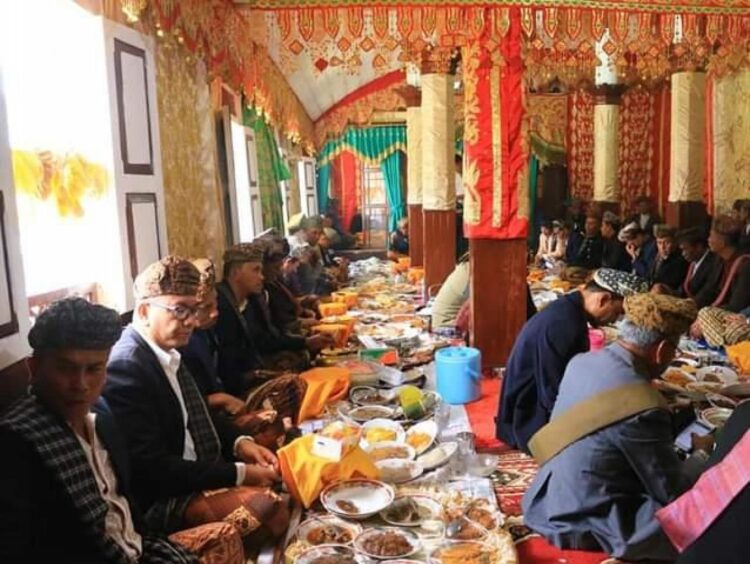 3.	Makan Badulang sebagai tradisi bagi masyarakatnya. IST