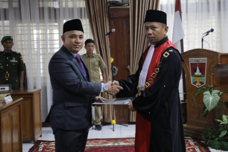 Anggota DPRD Bukittinggi dari Fraksi Gerindra Beny Yusrial, resmi memegang jabatan sebagai Wakil Ketua DPRD Kota Bukittinggi periode 2024-2029, Senin (30/9). GATOT