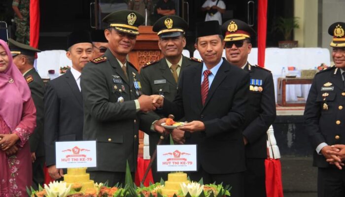 HUT TNI ke-79, Plt Bupati Pasbar Apresiasi Peran TNI dalam Keamanan dan Pembangunan