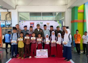 Baznas Kota Padang Salurkan Beasiswa untuk 2.150 Pelajar