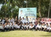 Pemkab Solsel Bagikan 3.354 Seragam Sekolah Madrasah di HSN 2024