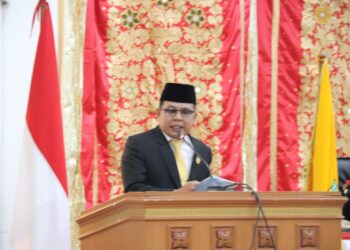 Anton Yondra Bersama Unsur Pimpinan Dilantik Jadi Ketua dan Wakil Ketua DPRD Tanah Datar