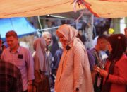 Dengar Aspirasi Pedagang, Calon Bupati Dharmasraya Annisa Suci Blusukan ke Pasar Sikabau