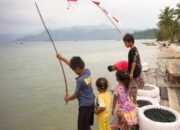 Menyusuri Keindahan Teluk Buo, Pantai Bermain Ramah Anak