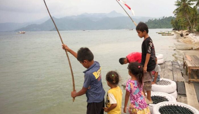 Menyusuri Keindahan Teluk Buo, Pantai Bermain Ramah Anak