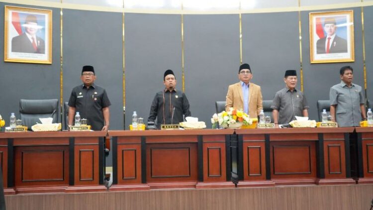 Rapat Paripurna DPRD Kota Padang, di Ruang Sidang Utama Kantor DPRD Padang, Jumat (25/10). IST
