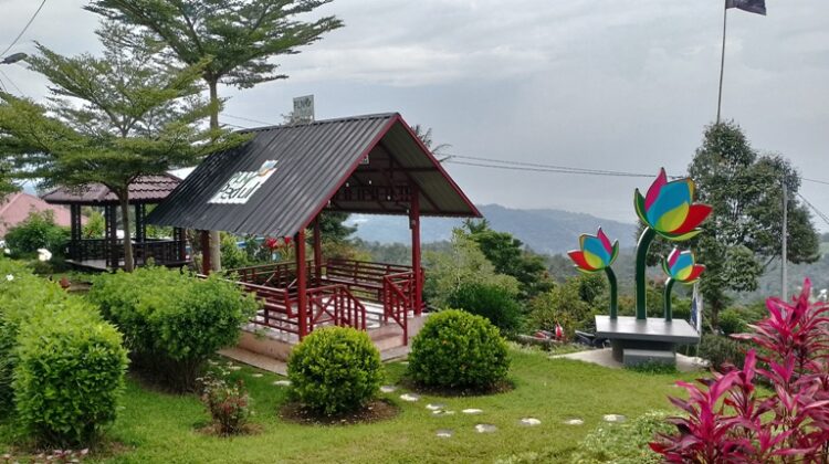 Kawasan Batu Patah Payo, Kelurahan Tanah Garam, Kecamatan Lubuak Sikarah, Kota Solok mungkin belum banyak dikenal masyarakat karena letaknya yang berada di pinggiran kota.  Namun daerah saat ini mulai mendapat perhatian ekstra karena dikelola menjadi kawasan agrowisata andalan Kota Solok, yakninya Agrowisata Batu Patah Payo. IST