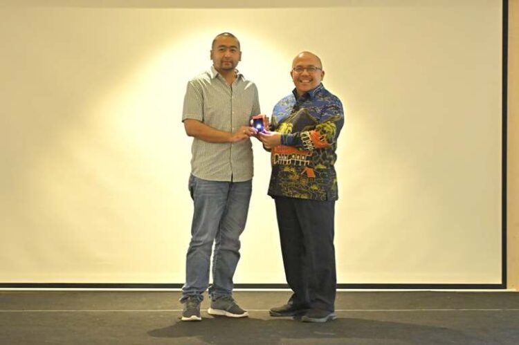 Audy Joinaldy saat memimpin rapat evaluasi kinerja Pemerintah Provinsi Sumatera Barat di Kota Batam, Provinsi Kepulauan Riau, Minggu (20/10). IST