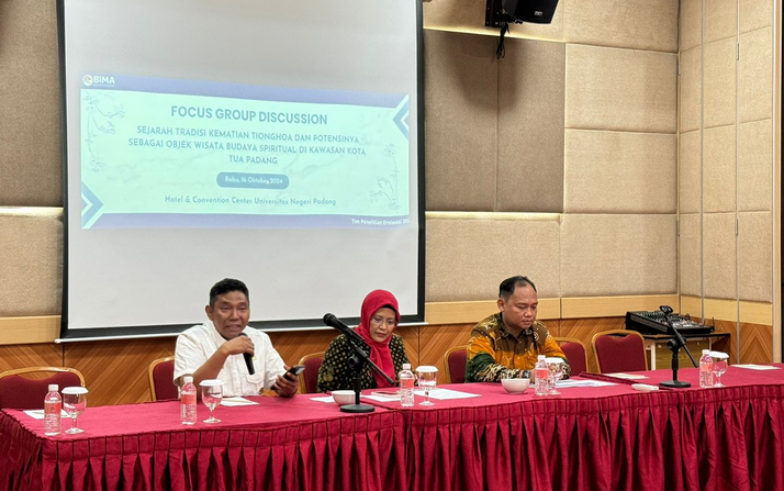 Pemerintah Kota atau Pemko Padang berencana memasukkan Tradisi Cheng Beng ke dalam kalender wisata Padang pada tahun 2025.