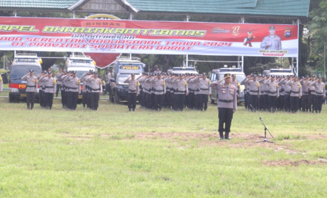 Polda Sumbar menggelar Apel Gabungan Bhabinkamtibmas untuk persiapan Pilkada Serentak Badunsanak yang akan digelar pada 27 Oktober 2024.
