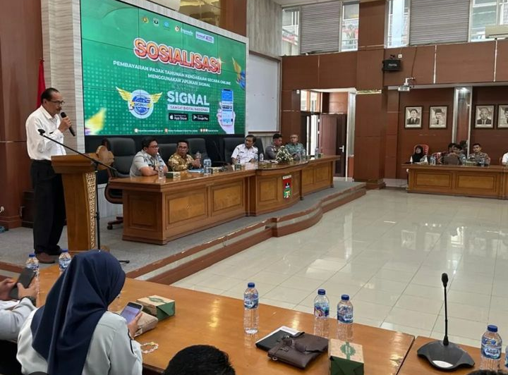 Bapenda Sumbar perkenalkan Samsat Digital Nasional (Signal) sebagai aplikasi pembayaran pajak tahunan kendaraan secara online.