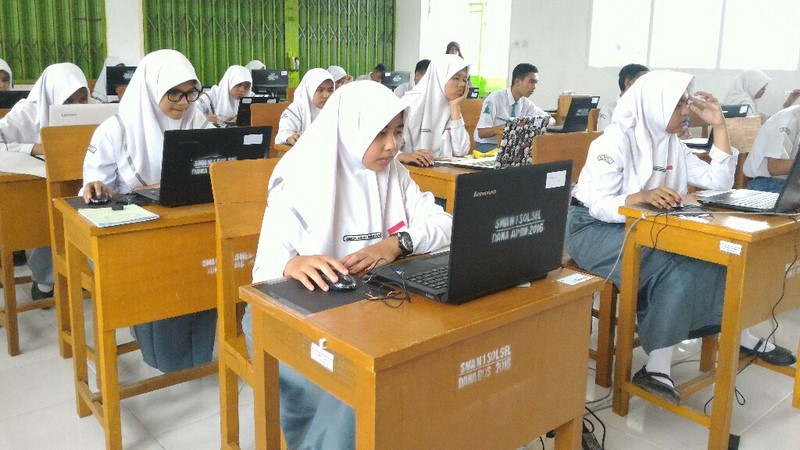 Pemkab Solsel melalui Dinas Pendidikan tengah menggagas program sekolah gratis di seluruh tingkatan sekolah PAUD/TK hingga SMA