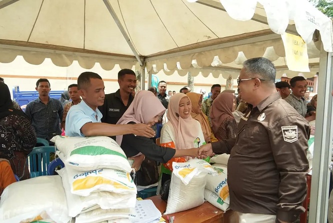 Pemkab Solok Selatan kembali serahkan bantuan kepada Keluarga Penerima Manfaat (KPM) Di Kecamatan Sungai Pagu, Kamis (10/10/2024).
