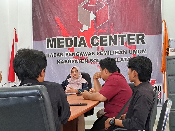 Bawaslu Solsel mendorong KPU untuk memasifkan sosialisasi terkait aturan teknis kampanye dalam meminimalisir pelanggaran Pilkada. 