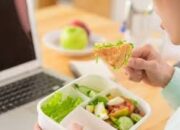 Tips Makan Siang Sehat untuk Menjaga Produktivitas dan Kesehatan