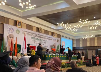 156 Wisudawan Unitas Padang Dilantik pada Wisuda ke-67