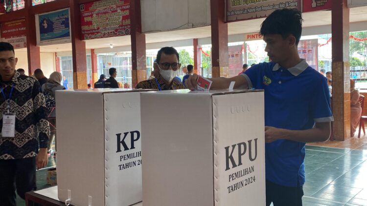 Komisi Pemilihan Umum atau KPU Sumbar akan menghadapi 13 perkara sengketa Pilkada di 11 kabupaten/kota yang diajukan ke Mahkamah Konstitusi