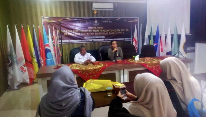 KPU Kabupaten Solok Pastikan APK yang Masih Terpasang akan Disapu Bersih