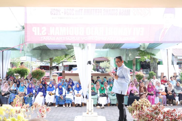 Reses Wakil Ketua DPRD Sumbar, Evi Yandri Rajo Budiman, Rabu (30/10) di Kecamatan Nanggalo. IST