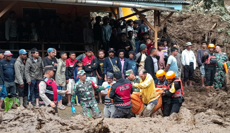 BNPB mencatat sebaran korban meninggal akibat bencana banjir dan longsor yang melanda sejumlah wilayah di Sumatra Utara mencapai 20 orang.