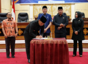 Pemko Padang Panjang Sahkan APBD 2025