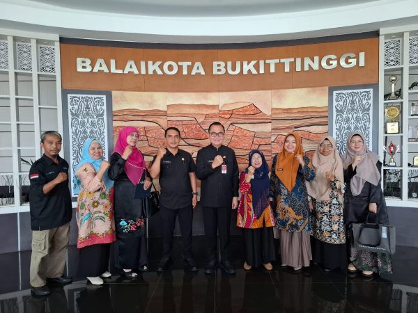 Kota Bukittinggi dipercaya sebagai tuan rumah pelaksanaan Temu Nasional Guru Penulis se Indonesia 2024 yang akan dilaksanakan bulan ini.