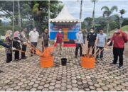 Kejari Solsel Musnahkan Sejumlah Barang Bukti Perkara