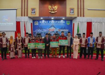 HJK ke-234 Padang Panjang, 10 Tokoh Terima Pin Emas, Delapan Atlet Terima Bonus PON