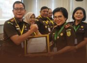 Kejari Padang Terima Penghargaan Terbaik Bidang Pidum