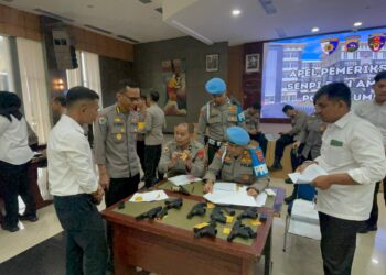 Pastikan Penggunaan Sesuai Prosedur, Polda Sumbar Periksa Senjata Api Personel