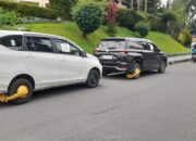 Empat Unit Mobil Digembok di Depan RSAM Bukittinggi 