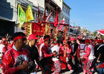 Pukau Ribuan Penonton, Karnaval Sepasan HBT Meriah dan Semarak