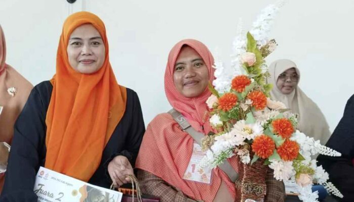 Peringati Hari Ibu, Nevi Zuairina Galakkan Lomba Merangkai Bunga