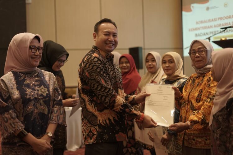 Rahmat Saleh gelar sosialisasi Program PTSL, di salah satu hotel di Padang, Sabtu (30/11). IST