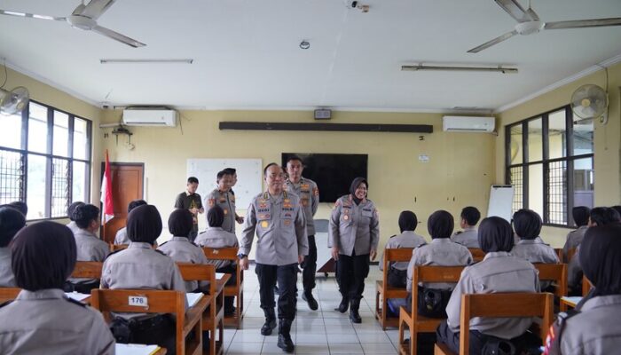 Kunjungi Diktuba di Sepolwan, Irwasum Polri Ingatkan Calon Polwan Terus Kembangkan Potensi