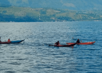 Walhi Sumbar meminta pemerintah mengkaji ulang rencana pembangunan Pem bangkit Listrik Tenaga Surya atau PLTS Singkarak. 