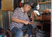 Lanjutkan Warisan Turun Temurun, Arlen Merawat Budaya Melalui Usaha Pembuatan Tarompa Datuak