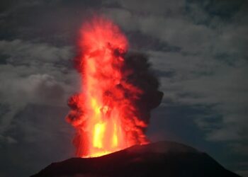 Naik Level ‘Awas’, BNPB Siaga Letusan Gunung Ibu