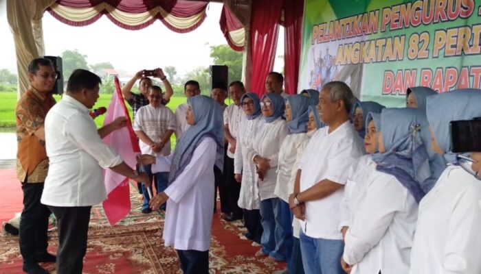 Di Tengah Sawah, di Atas Kolam, Ketum IA FHUA Lantik Pengurus Alumni FHUA ’82