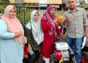 Petani di Lintau Buo Utara Tanah Datar Kembali Menerima Bantuan Cultivator dari Legislator RI Rico Alviano