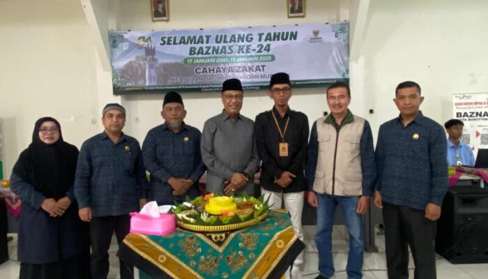 Puncak HUT Baznas, Wawako Bukittinggi Serahkan Dana Zakat pada Mustahik