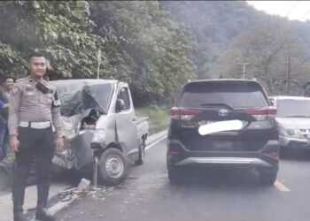 Kecelakaan di Jalan Lintas Padang-Bukittinggi, Mobil Pick Up dan Bus Pariwisata Rusak Parah