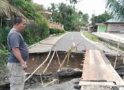 Akibat Curah Hujan Tinggi, Jembatan Kubu Ulakan Tapakis di Padang Pariaman Putus