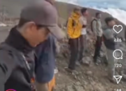 Status Level II, Sekelompok Pemuda Mendaki Gunung Marapi Viral di Medsos