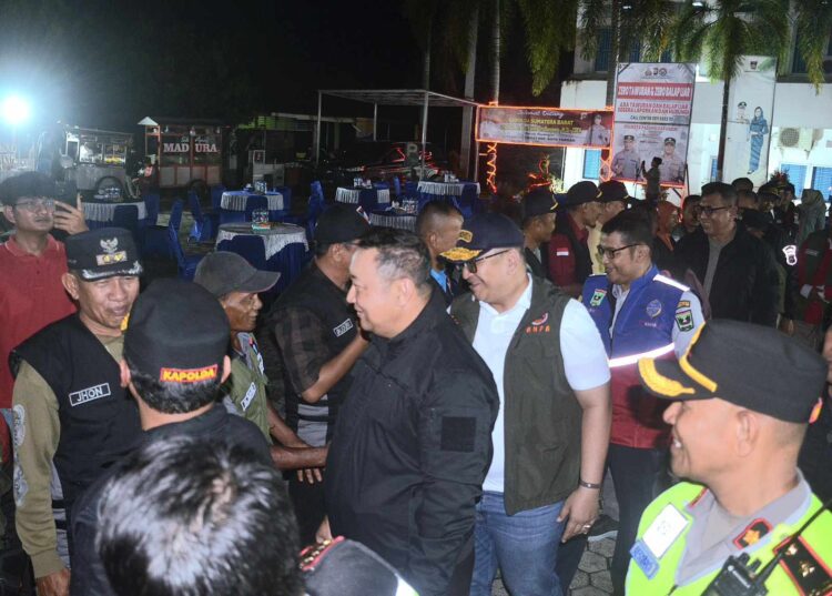 Pj Wako Padang Andree Algamar bersama dengan Kapolda Sumbar melakukan monitoring ke daerah-daerah yang dinilai rawan tawuran dan balap liar, Sabtu (18/1) malam. dana