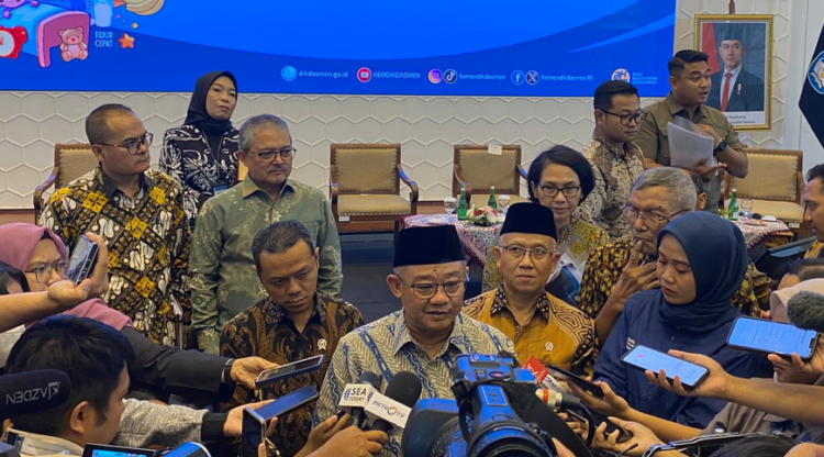 Kemendikdasmen) memutuskan untuk kembali melaksanakan ujian nasional atau UN yang dijadwalkan mulai pada tahun ajaran baru 2025/2026.